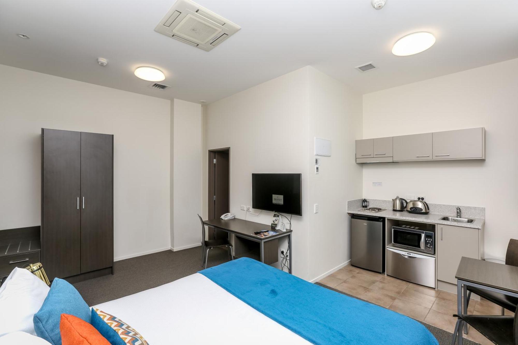 Quest New Plymouth Apartment Hotel Room photo
